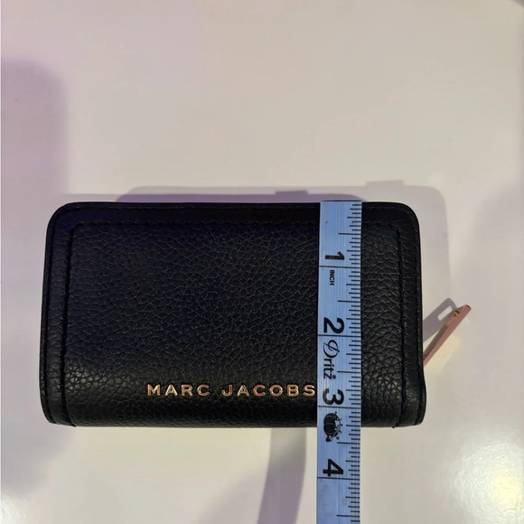 Marc Jacobs Logo Leather Compact Wallet Black Zipper and Card Holders - Picture 11 of 12
